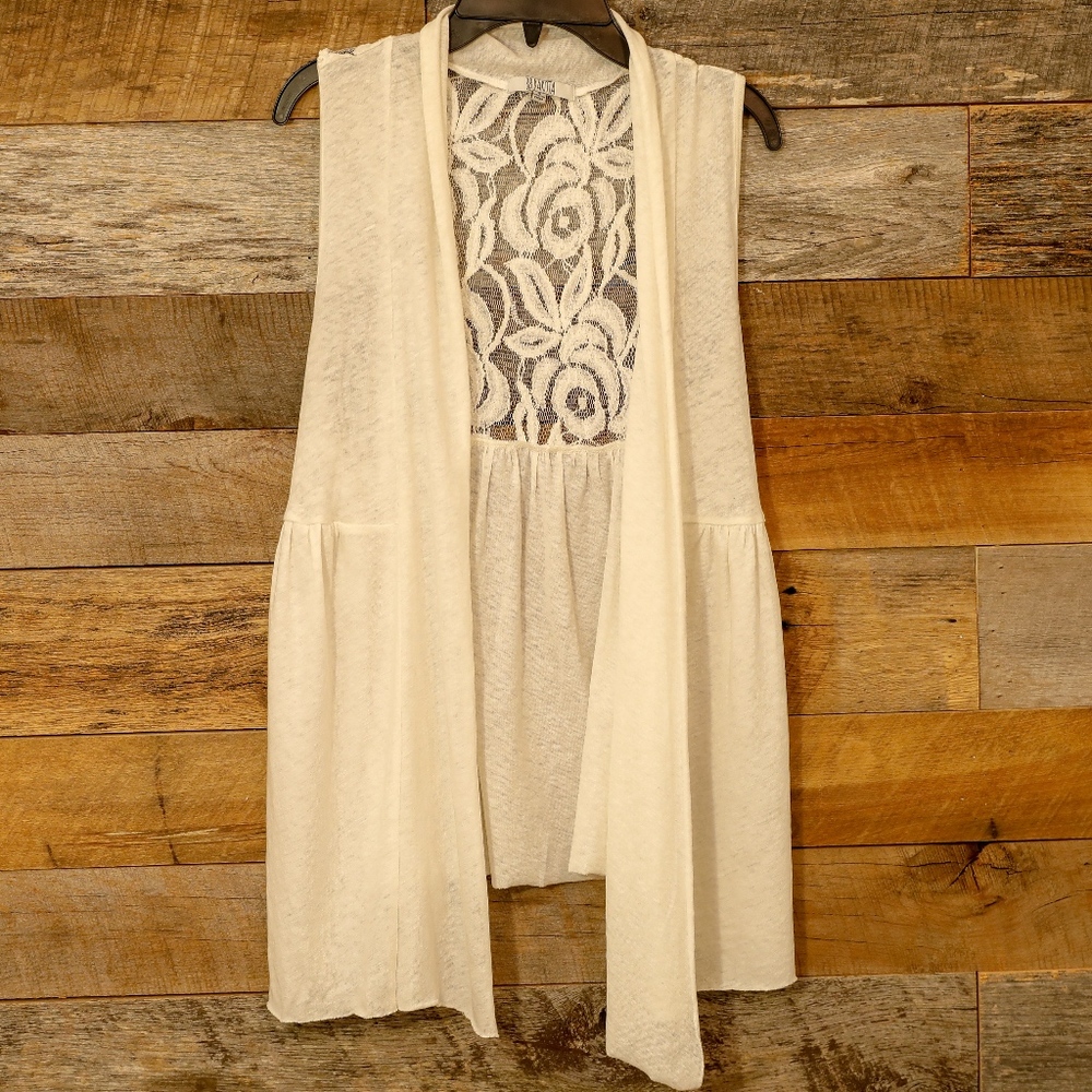 BB Dakota Lace Sleeveless Top